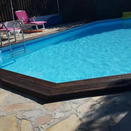 Casa de Férias Maison Avec Piscine Privée Et Jardin à 5 Min Du Puy-en-velay, Idéale Pour Découvrir La Haute-loire - Fr-1-582-320