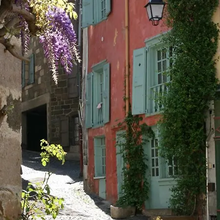 Maison Avec Piscine Privee Et Jardin A 5 Min Du Puy-en-velay, Ideale Pour Decouvrir La Haute-loire - Fr-1-582-320